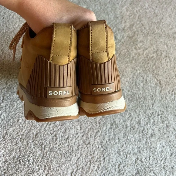 SOREL Kinetic Caribou Size 8.5 Boots Sneakers Camel Brown Quarry Grey Waterproof Shoes